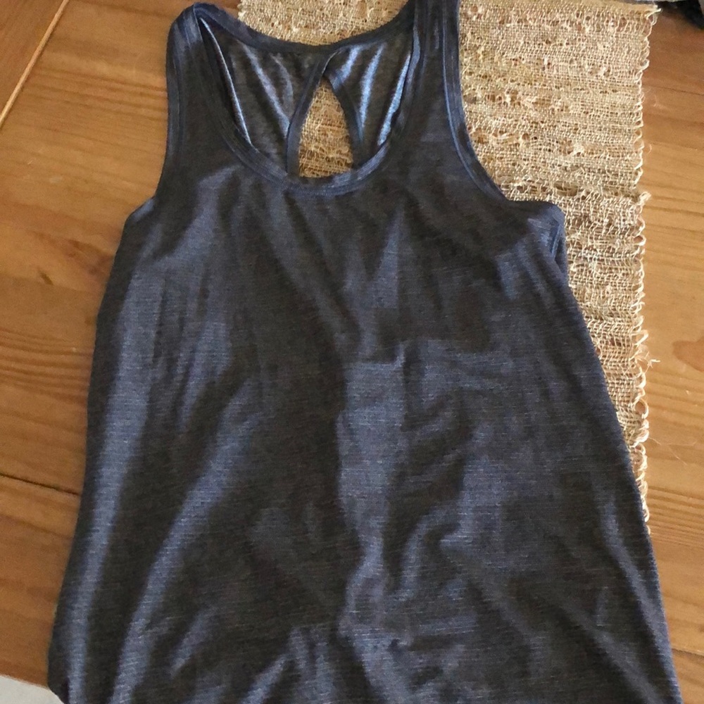 Lululemon tank 💚